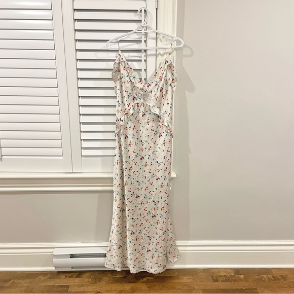 Bardot Olea Maxi Dress in Ivory Ditsy Floral - Picture 4 of 10